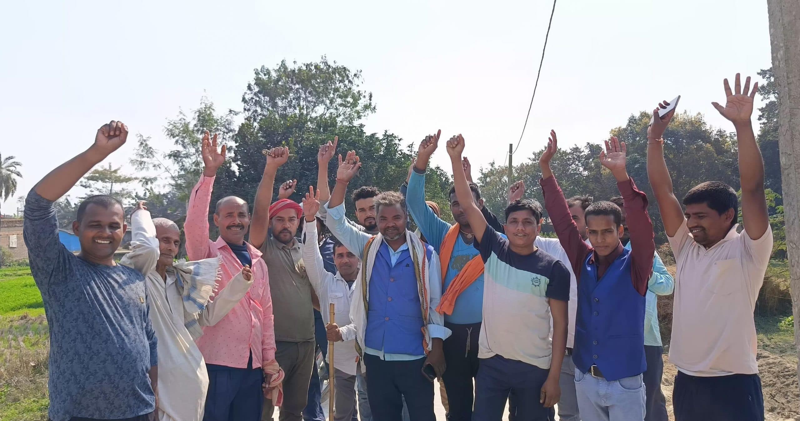 Madhubani News : गुणवत्तापूर्ण सड़क निर्माण नहीं होने पर ग्रामीणों में नाराजगी