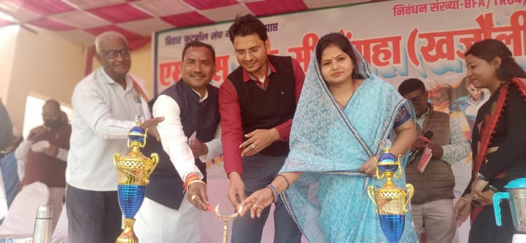 Madhubani News : महिला फुटबॉल टूर्नामेंट में नरकटियागंज की टीम सेमीफाइनल में पहुंची