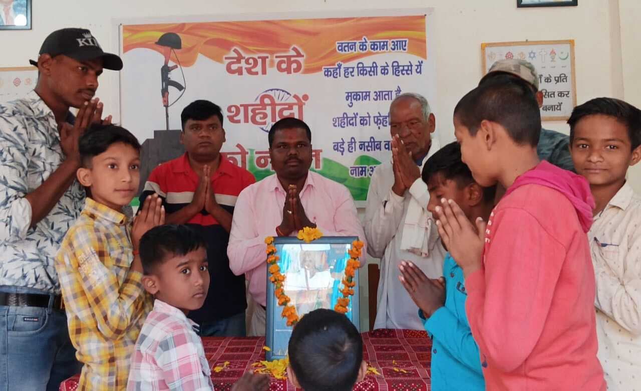 पुलवामा शहीदों को दी गयी श्रद्धांजलि