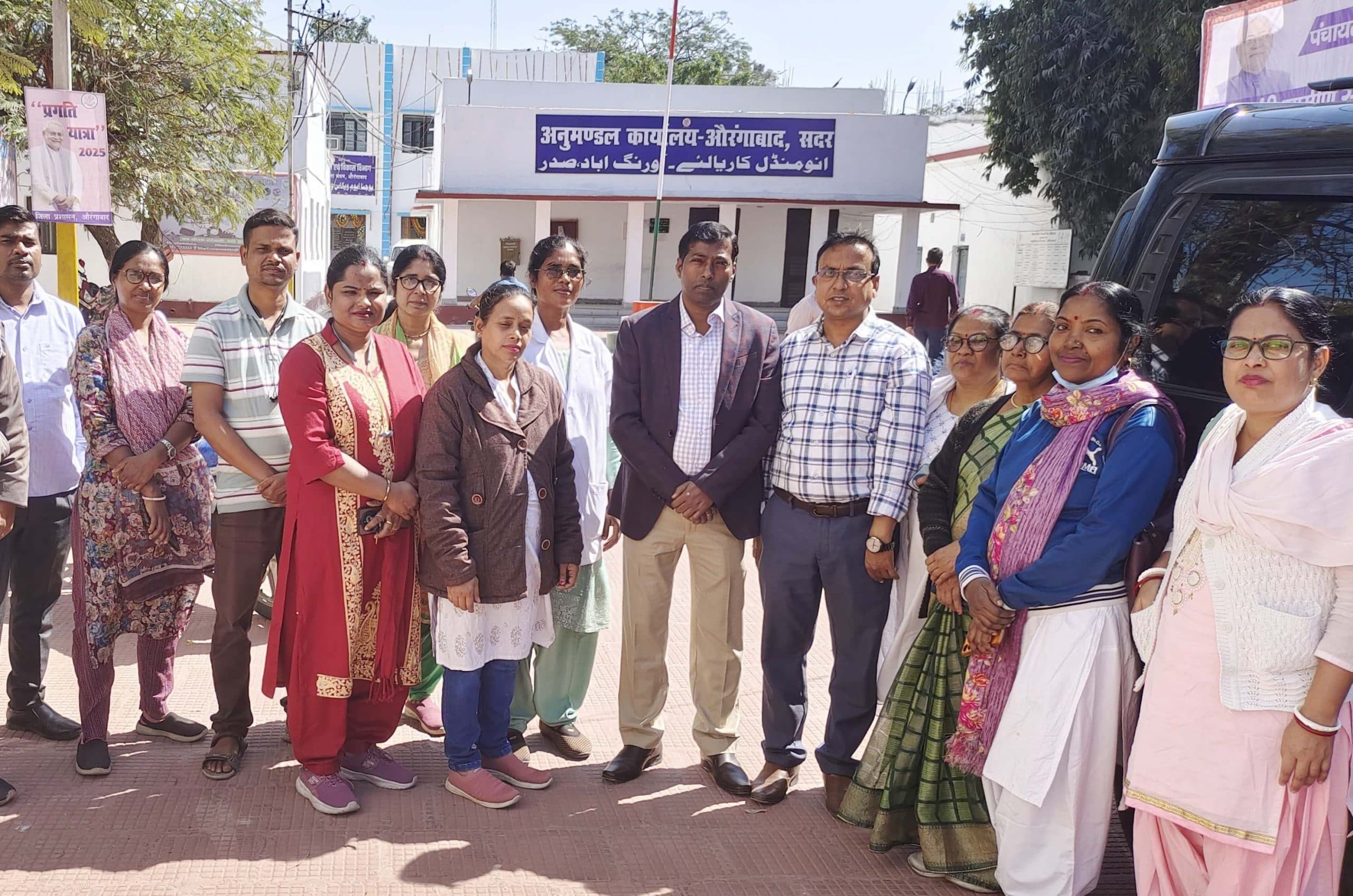 Aurangabad News : सदर अस्पताल में गुटबाजी, डीएम से मिलकर कर्मियों ने की शिकायत