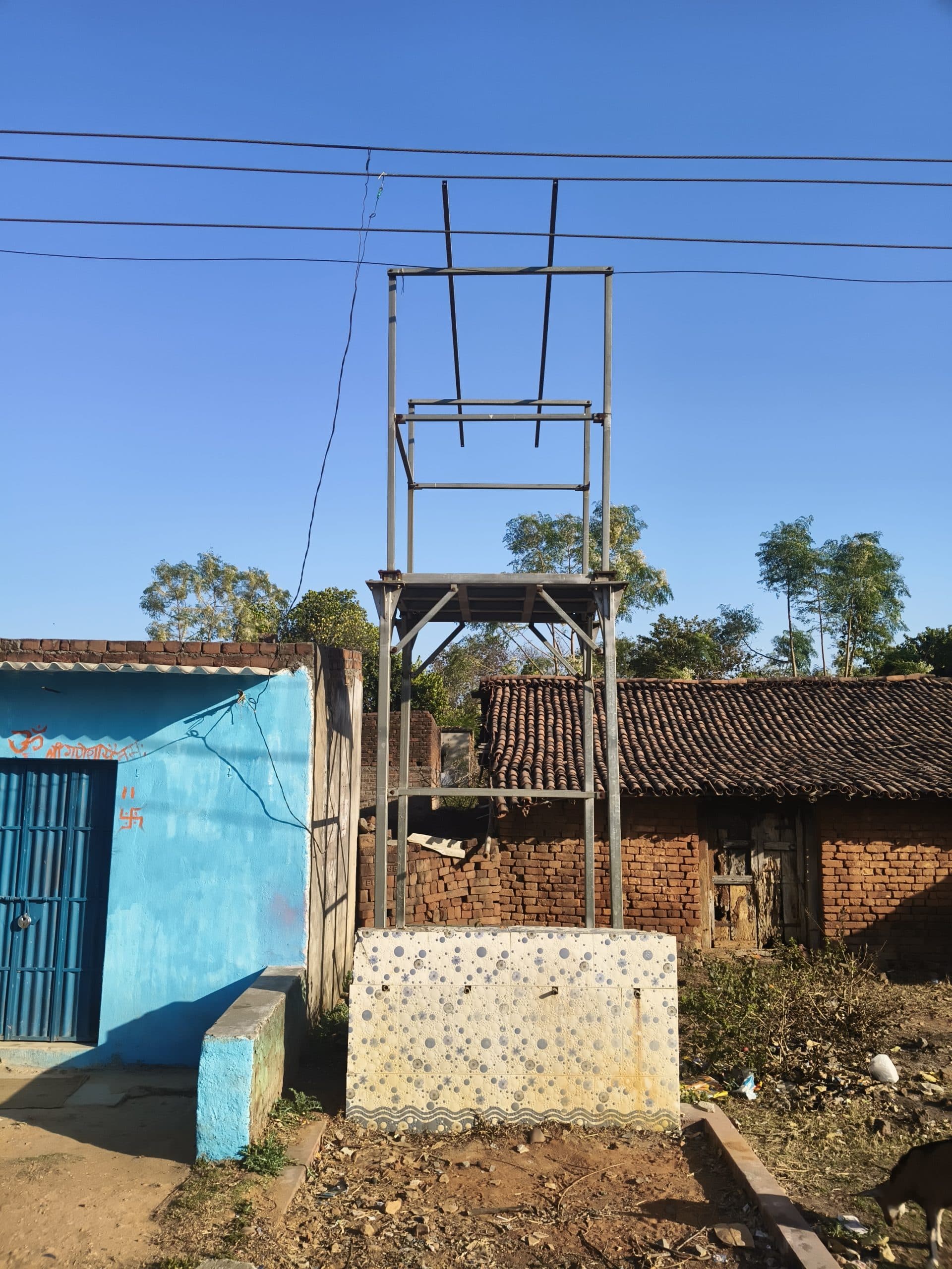 Giridih News :बोरिंग धंसने से जलमीनार से नहीं हो रही जलापूर्ति