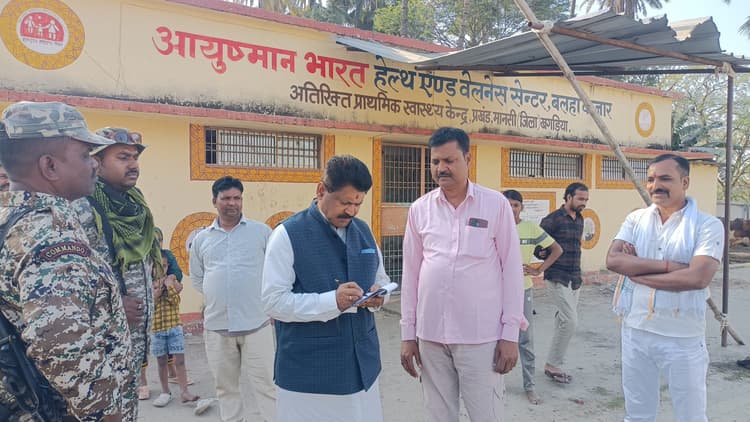 क्षेत्र भ्रमण के दौरान विधायक ने सुनी ग्रामीणों की समस्या