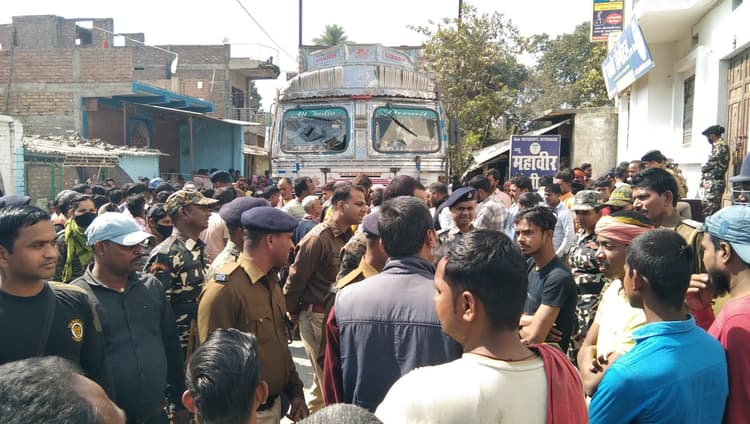 छात्रा की मौत के बाद लोगों ने जमकर किया हंगामा