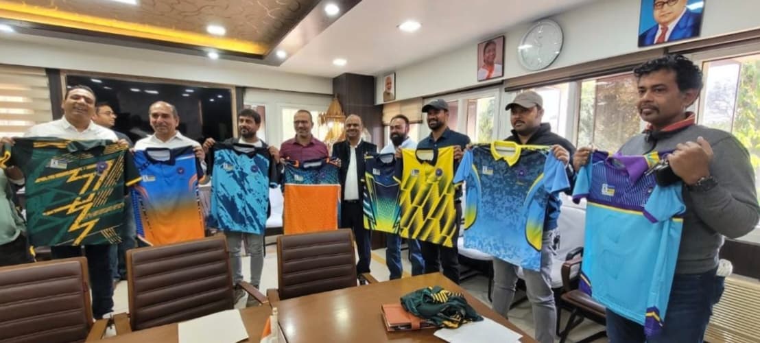 Dhanbad news: बीसीसीएल इंस्टिट्यूशनल ट्राफी टूर्नामेंट की ट्राफी का अनावरण