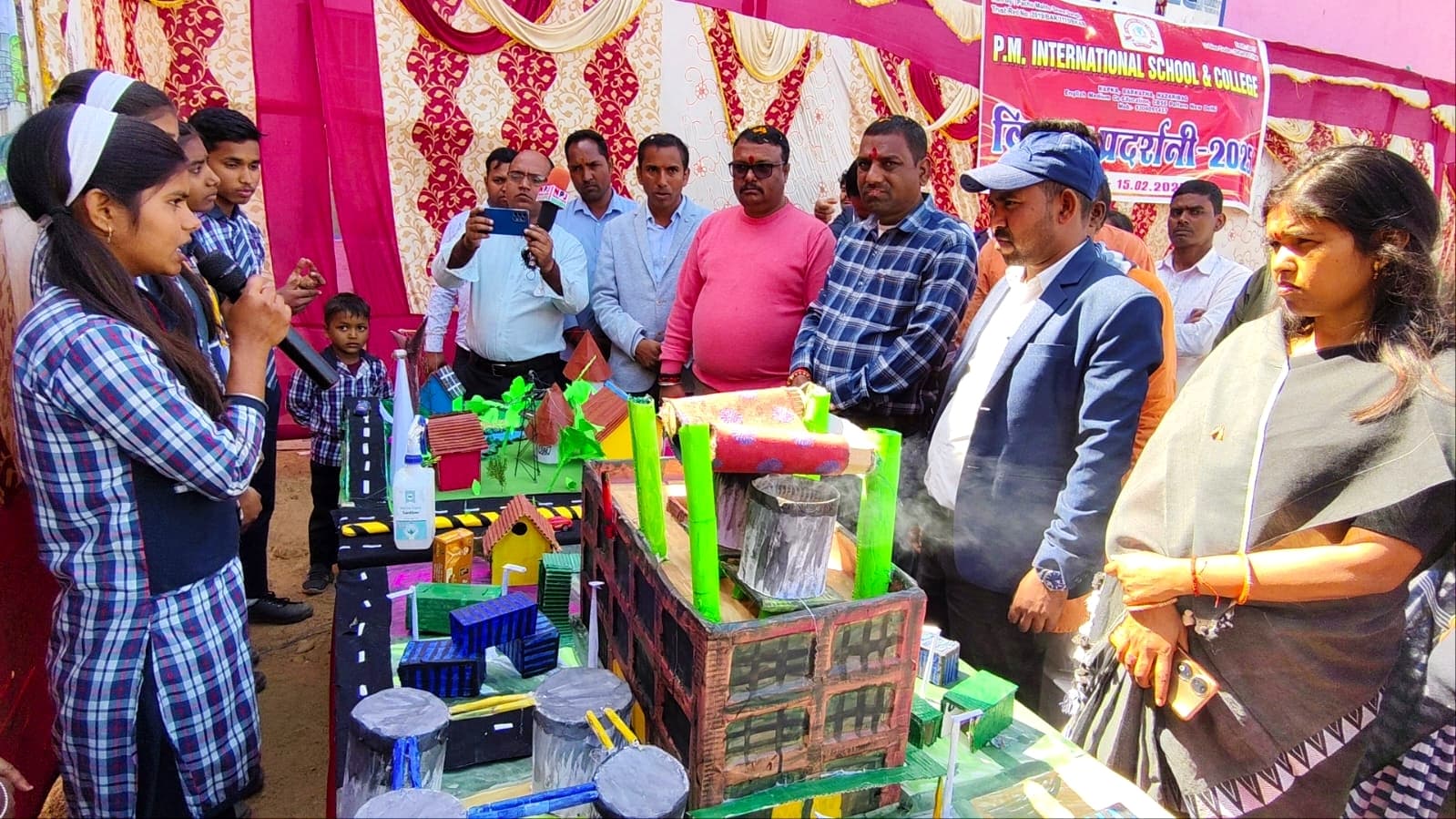 विज्ञान प्रदर्शनी में बच्चों ने दिखायी वैज्ञानिक सोच