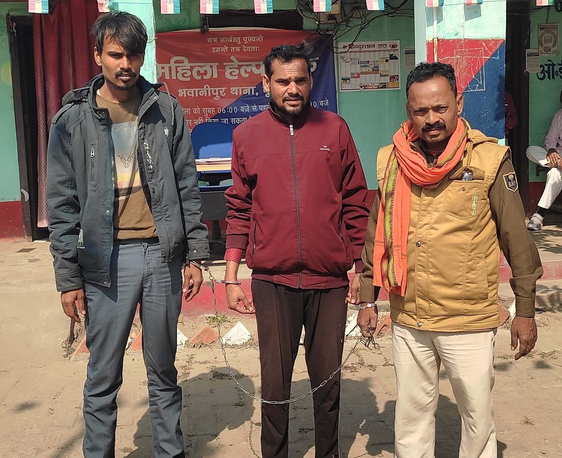 11 पुड़िया स्मैक के साथ दो तस्कर गिरफ्तार