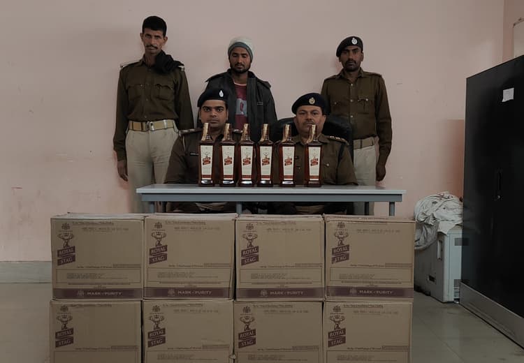 108 बोतल विदेशी शराब बरामद, दो तस्कर गिरफ्तार
