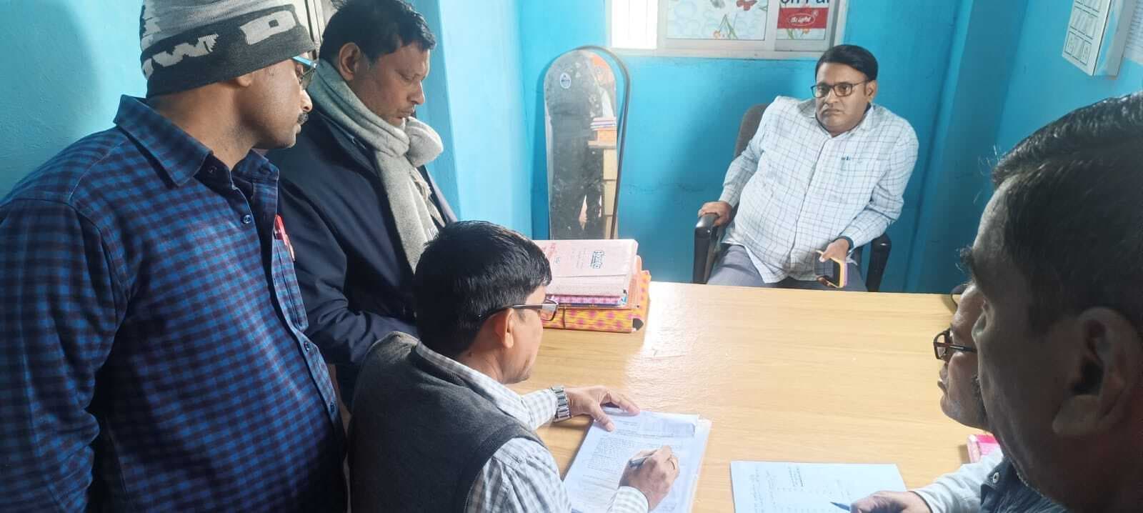 बीडीओ की जांच में स्कूल में मिली अनियमितता