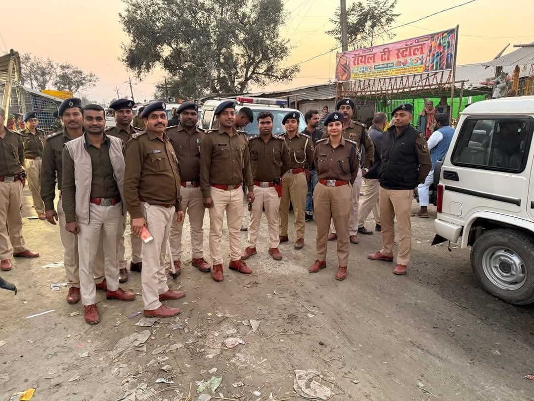 अलग-अलग जगहों से गांजा, शराब व हथियार बरामद