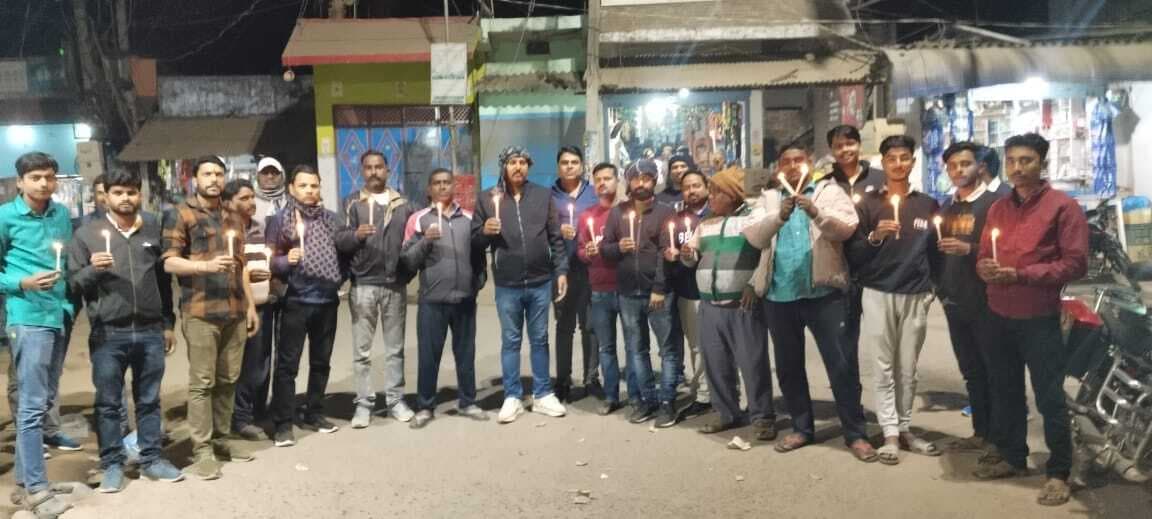 बड़हरा विकास समिति ने दी पुलवामा के शहीदों को श्रद्धांजलि