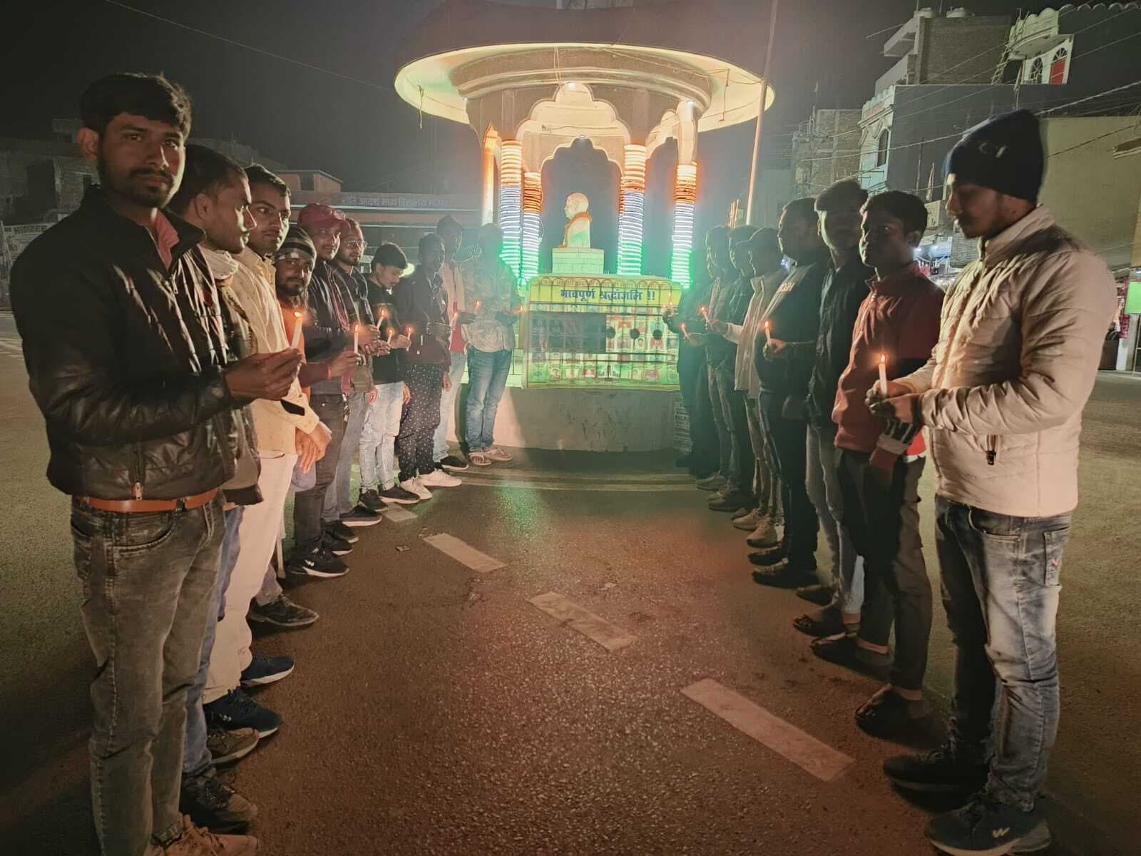 छात्र राजद ने पुलवामा हमले में शहीद हुए वीर सपूतों को दी श्रद्धांजलि