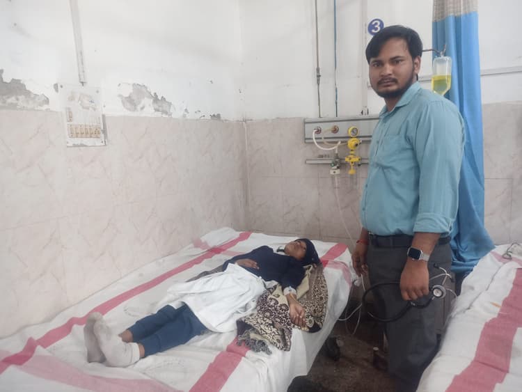 विद्यालय में प्रार्थना के दौरान छात्राएं बेहोश, इलाज के बाद हुईं स्वस्थ