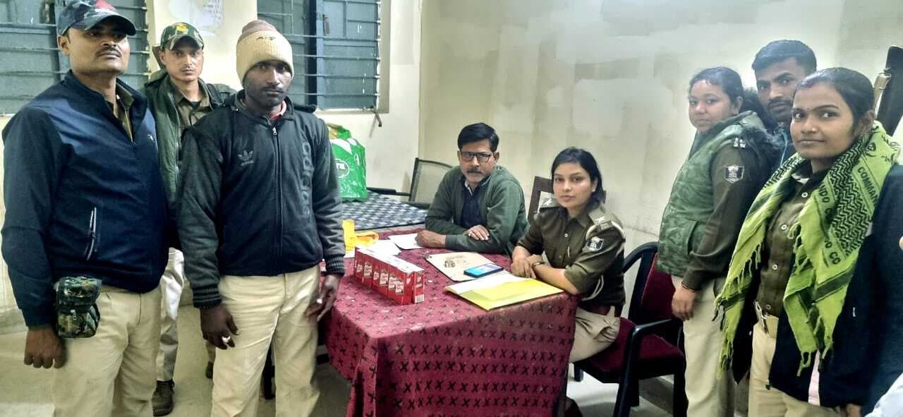 नौ लीटर विदेशी शराब के साथ दो तस्कर गिरफ्तार