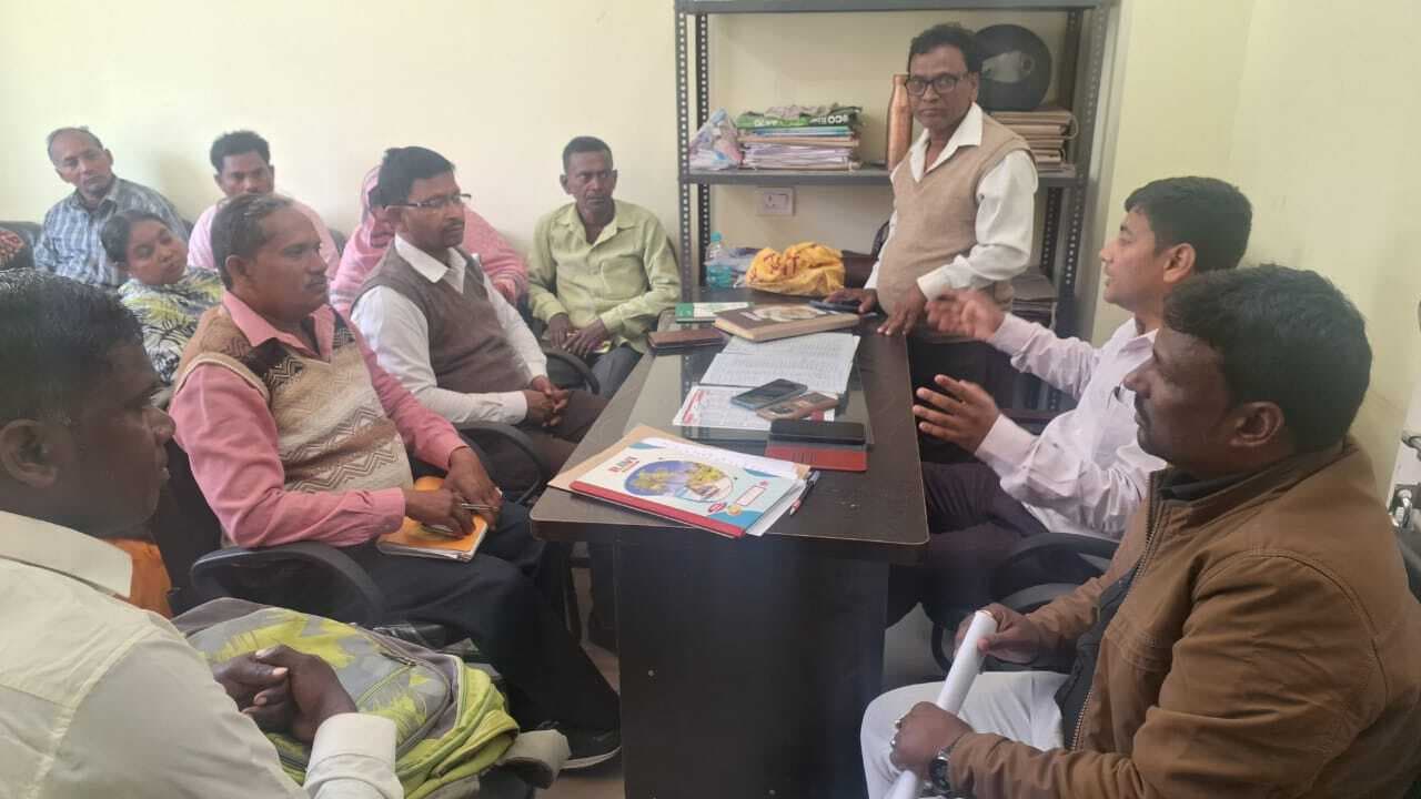 आवास योजना के नाम पर कर्मी मांगे पैसे तो बीडीओ को दें सूचना