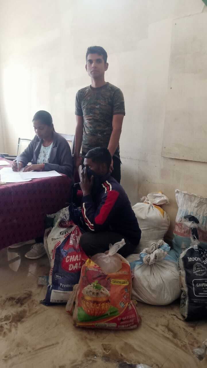 नाव से 212 लीटर देसी शराब बरामद, नाव जब्त