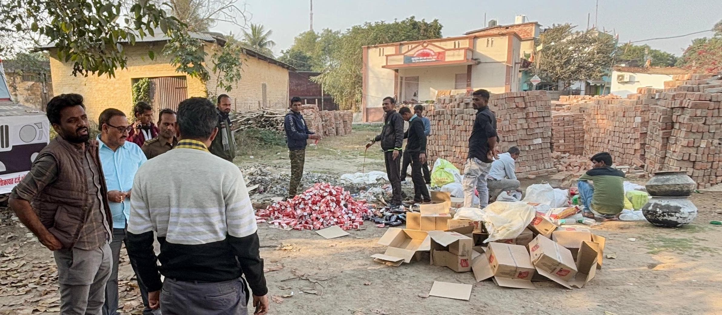 उत्पाद पुलिस ने जब्त की गयी 1200 लीटर शराब किया नष्ट