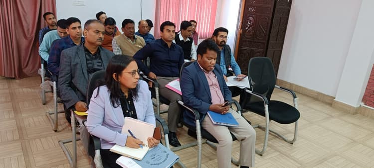 जनसेवकों से सिर्फ कृषि से संबंधित कार्य करवाएं : डीसी