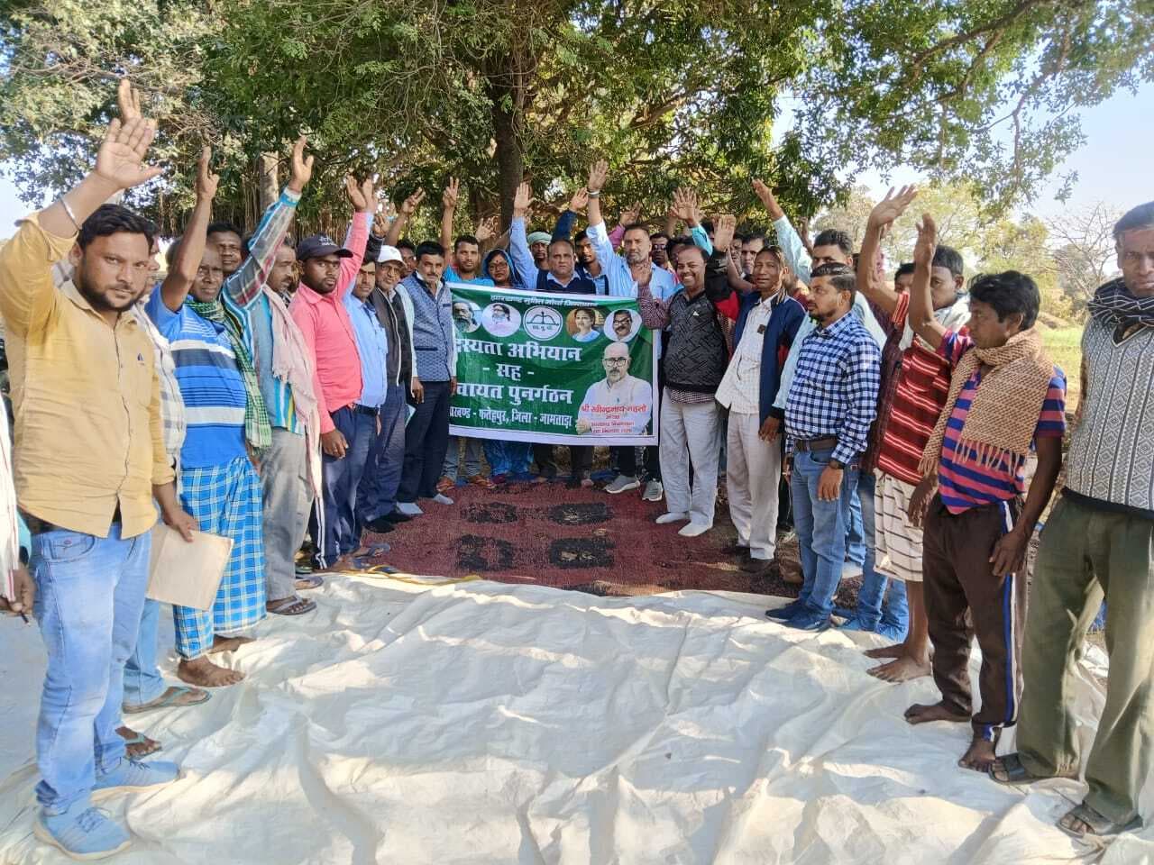 झामुमो धसनियां पंचायत अध्यक्ष बने राकेश यादव व सचिव लखन मुर्मू