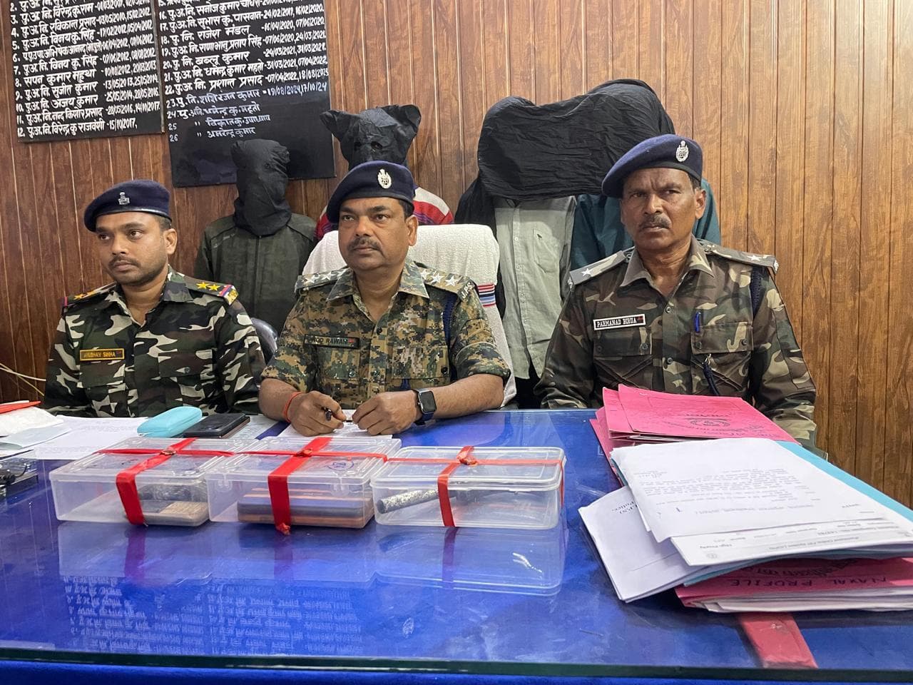 हथियार के साथ पांच अपराधी गिरफ्तार