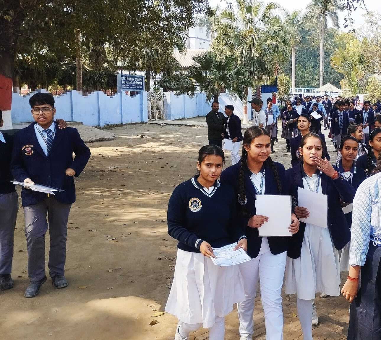 केंद्रीय माध्यमिक शिक्षा बोर्ड की 10 वीं व 12वीं की परीक्षाएं शुरू