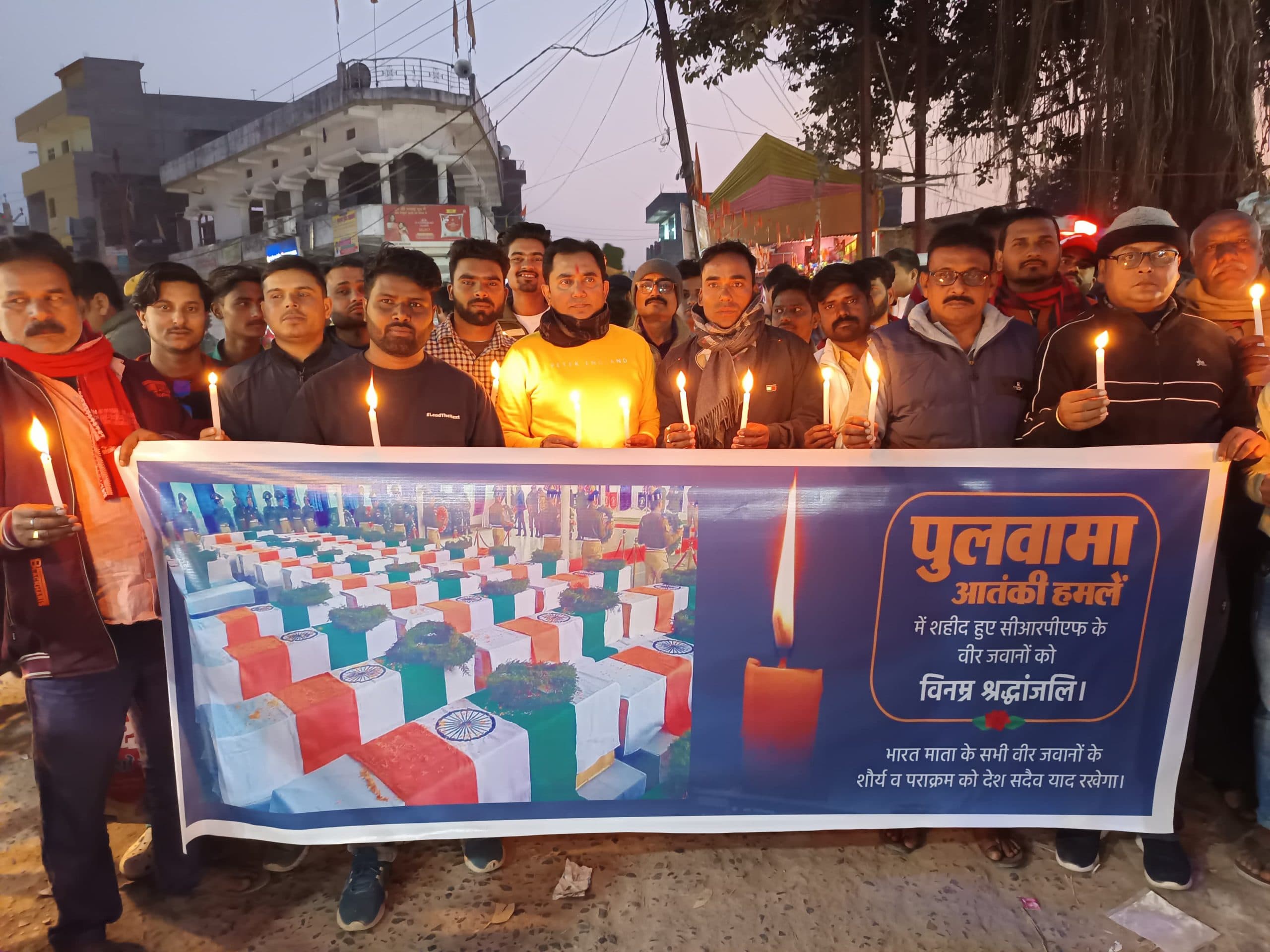 कैंडल मार्च निकालकर दी जम्मू कश्मीर के पुलवामा आतंकी हमले में शहीदों को श्रद्धांजलि