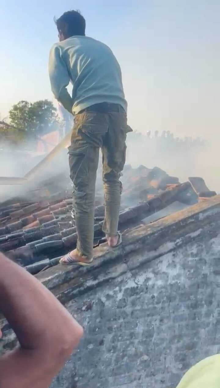 पालोजारी : अज्ञात कारणों से घर में लगी आग, गृहस्थी का सामान जलकर नष्ट