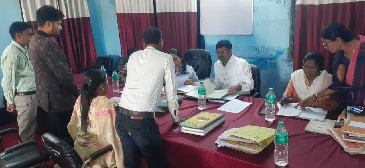 Jamshedpur news. सभी प्रखंडों का नोडल पदाधिकारियों ने गिनायीं सरकारी योजनाएं