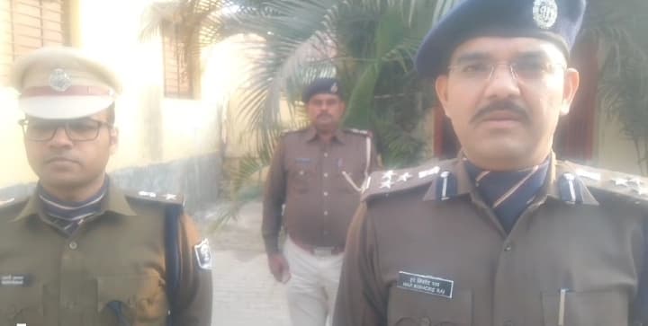 सदर दो डीएसपी कार्यालय व नगर थाना में डीआइजी ने किया निरीक्षण