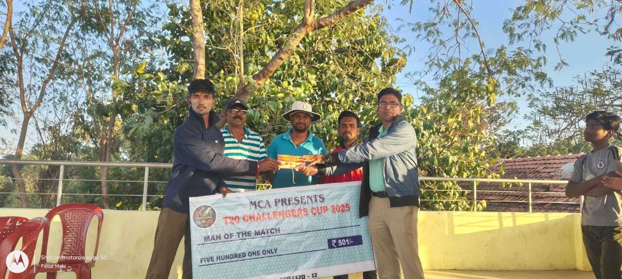 नॉकआउट क्रिकेट प्रतियोगिता में मधुपुर ने गिरिडीह को हराया