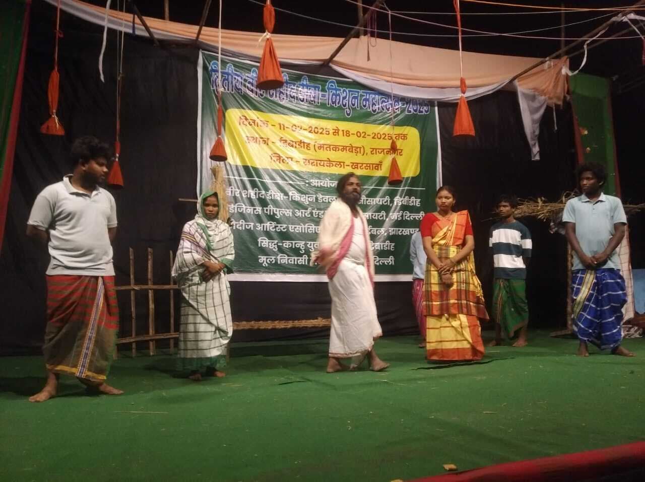 Jamshedpur news. गुरु घंटाल नाटक ने भ्रष्ट स्वशासन व्यवस्था के प्रमुखों की पोल खोली