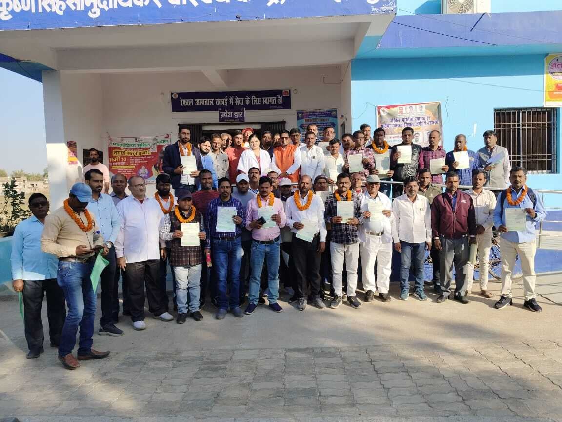 सम्मान समारोह में प्रशिक्षित ग्रामीण चिकित्सकों  को मिला प्रमाण पत्र