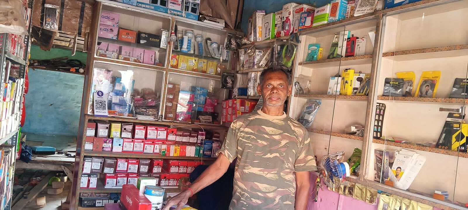 मोबाइल दुकान से हुई चोरी