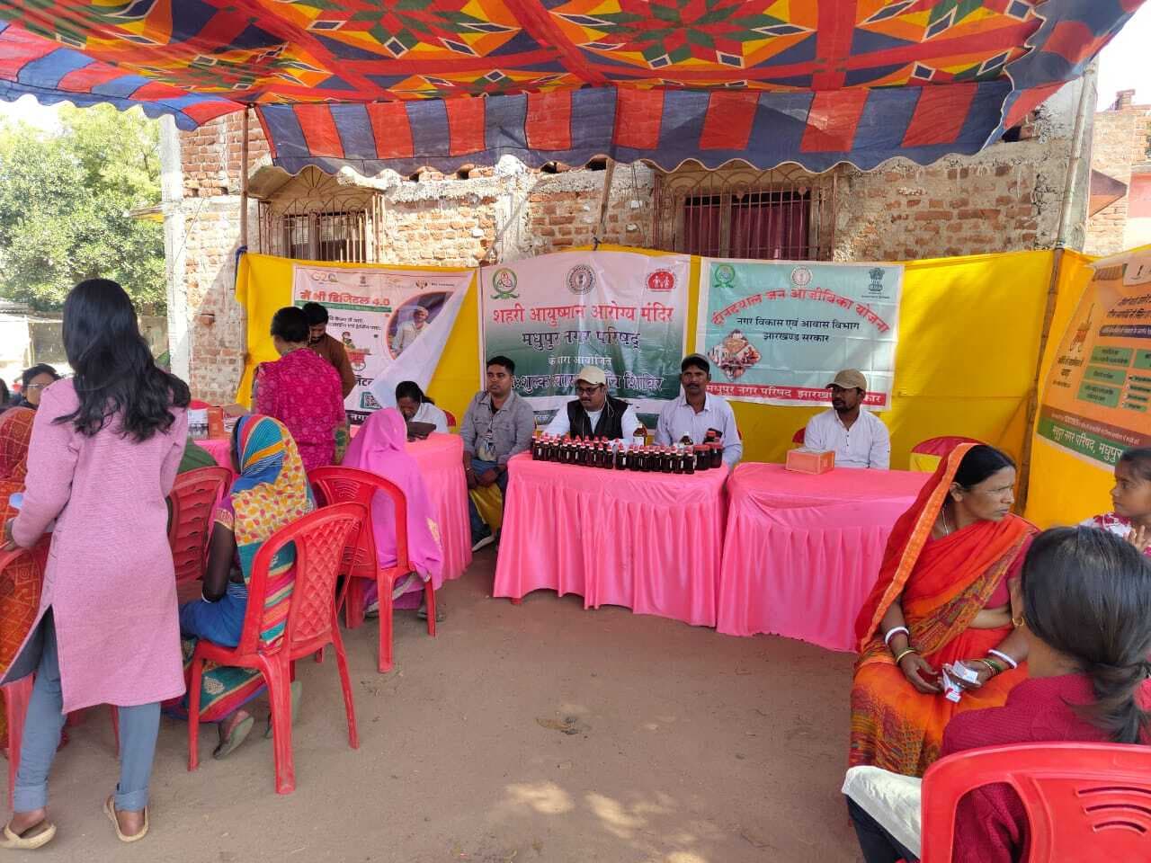 शिविर में लोगों की हुई स्वास्थ्य जांच