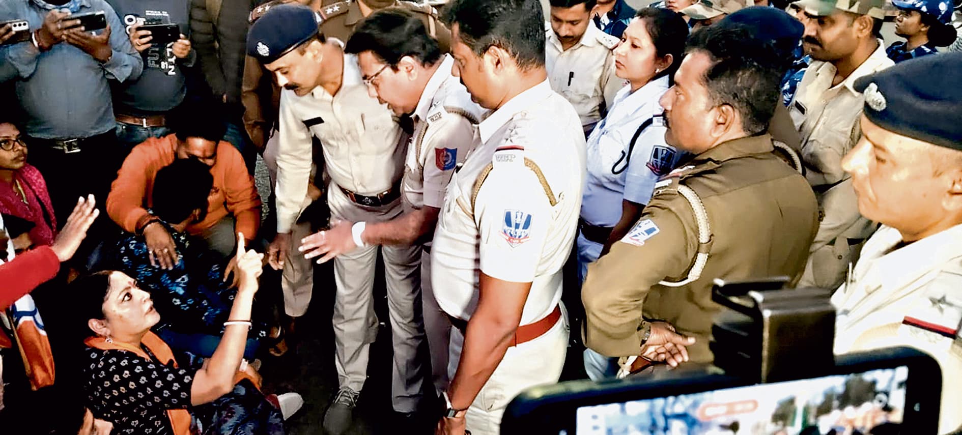 प्रेमिका से दोस्तों के साथ किया गैंगरेप, चार नामजद अभियुक्त फरार