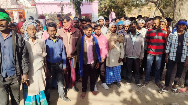 Aurangabad News : दाउदनगर में असामाजिक तत्वों ने संत रविदास की प्रतिमा को किया क्षतिग्रस्त