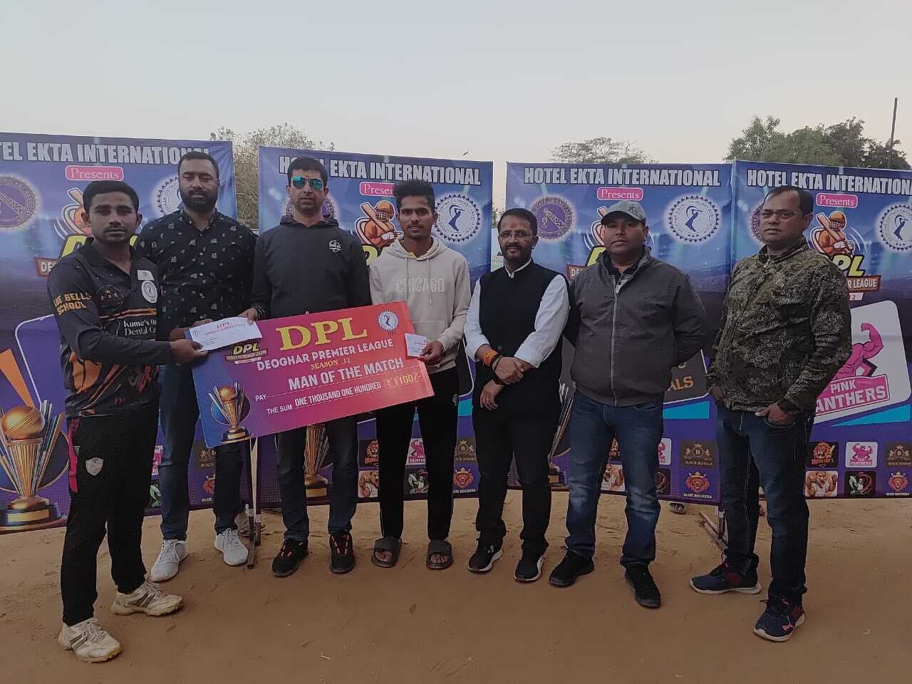 Deoghar news : ब्लू राकर्स ने पिंक पैंथर को दो रनों से व ब्लैक रॉयल्स ने ग्रीन चिल्ली को तीन रनों से हराया