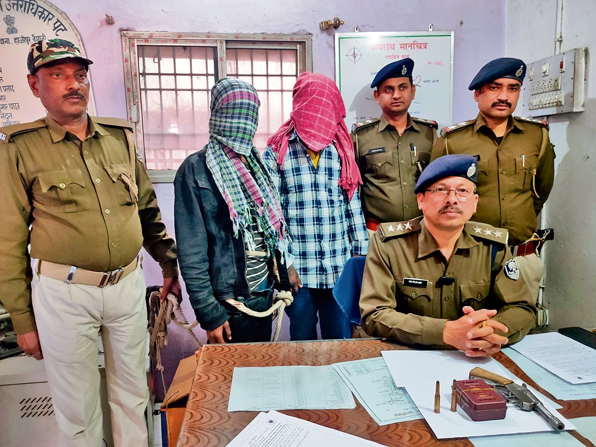 hajipur news. ट्रक चालकों से लूटपाट कर रहे दो बदमाश गिरफ्तार, दो फरार