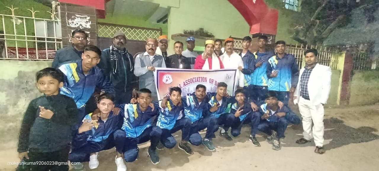 Darbhanga News: अंतर जिला प्रतियोगिता में हिस्सा लेने के लिए जिला हैंडबॉल टीम हैदराबाद रवाना