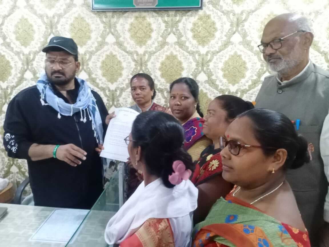 ग्राम सभा फेडरेशन झारखंड का प्रतिनिधि मंडल ने मंत्री को सौंपा ज्ञापन
