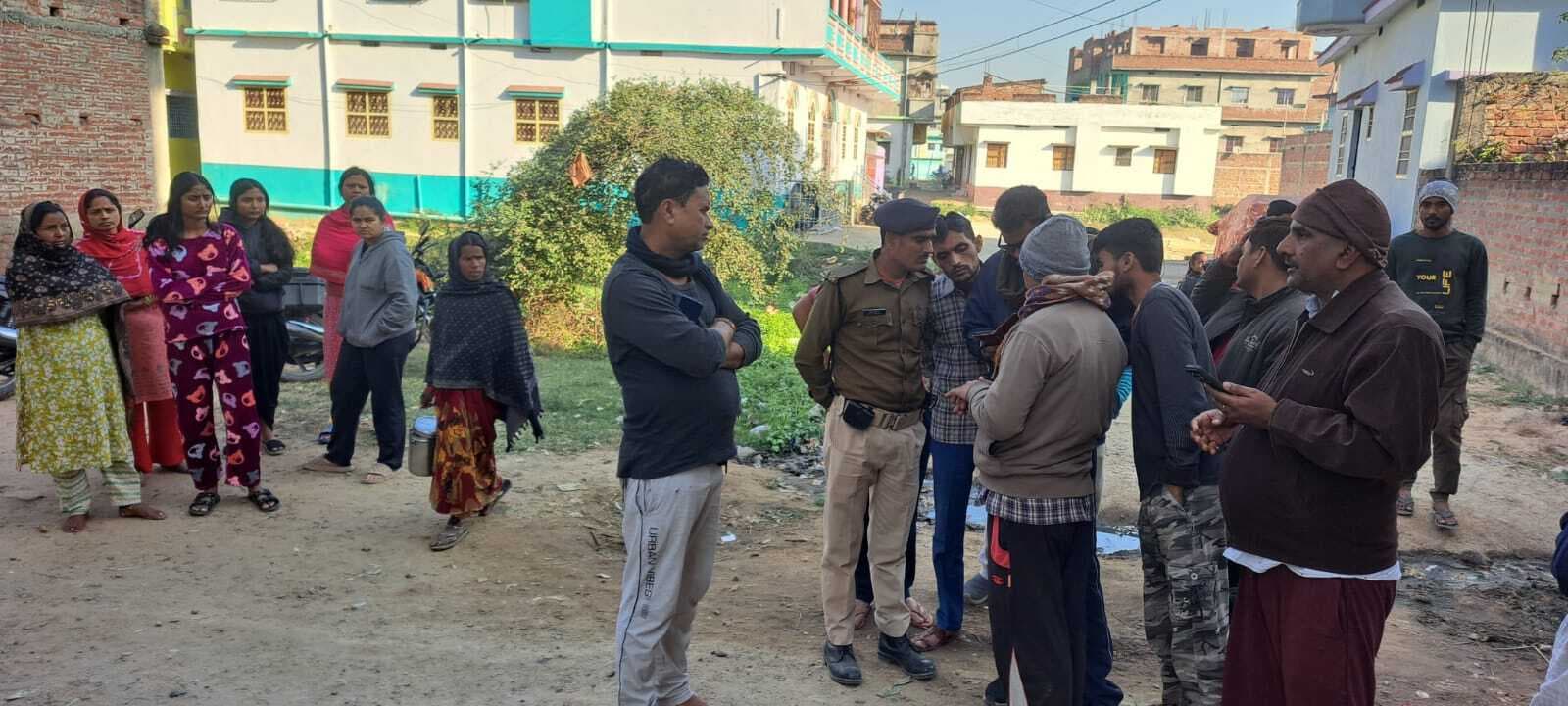 घर का ताला तोड़कर गहने व नकदी सहित 50 लाख की संपत्ति चोरी