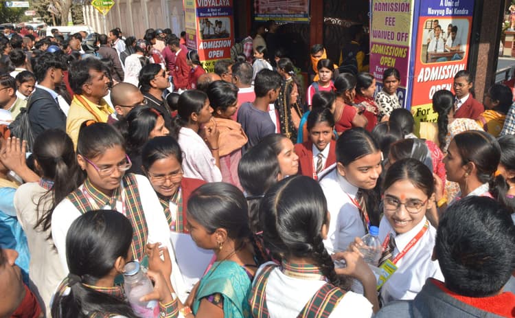 Bhagalpur News:  शहर के छह सेंटर पर सीबीएसइ 10वीं व 12वीं की परीक्षा शुरू