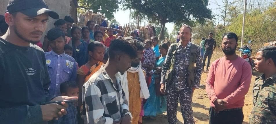 Giridih News: आधार कार्ड के नाम पर वसूली के आरोप में चार हिरासत में