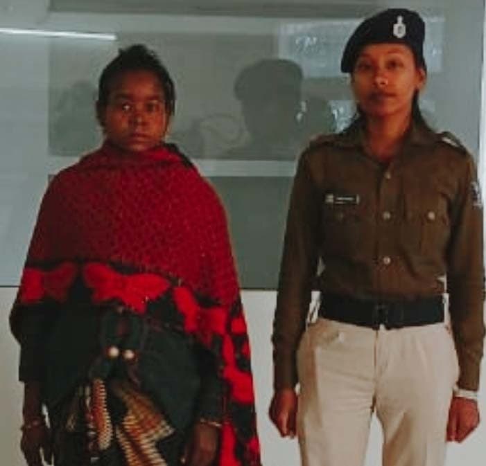 शराब तस्करी में महिला गिरफ्तार