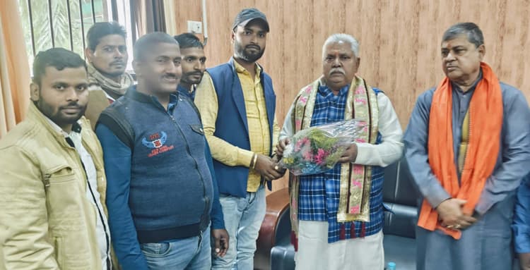 पैक्स कर्मचारियों ने सहकारिता मंत्री को बतायी समस्याएं