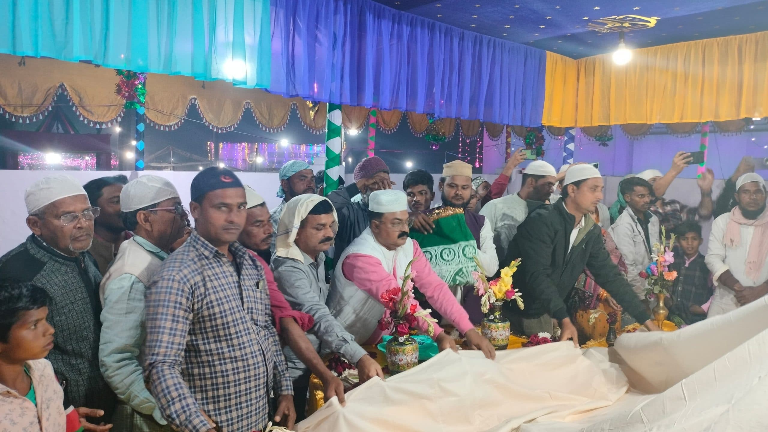 रौशनगंज मजार पर रूपौली विधायक ने की चादरपोशी