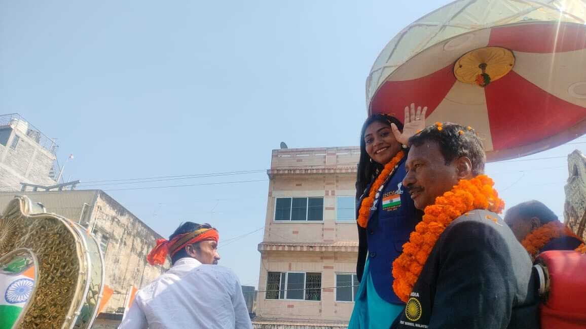 अंतरराष्ट्रीय खो-खो खिलाड़ी मोनिका का सूर्यगढ़ा में हुआ अभिवादन