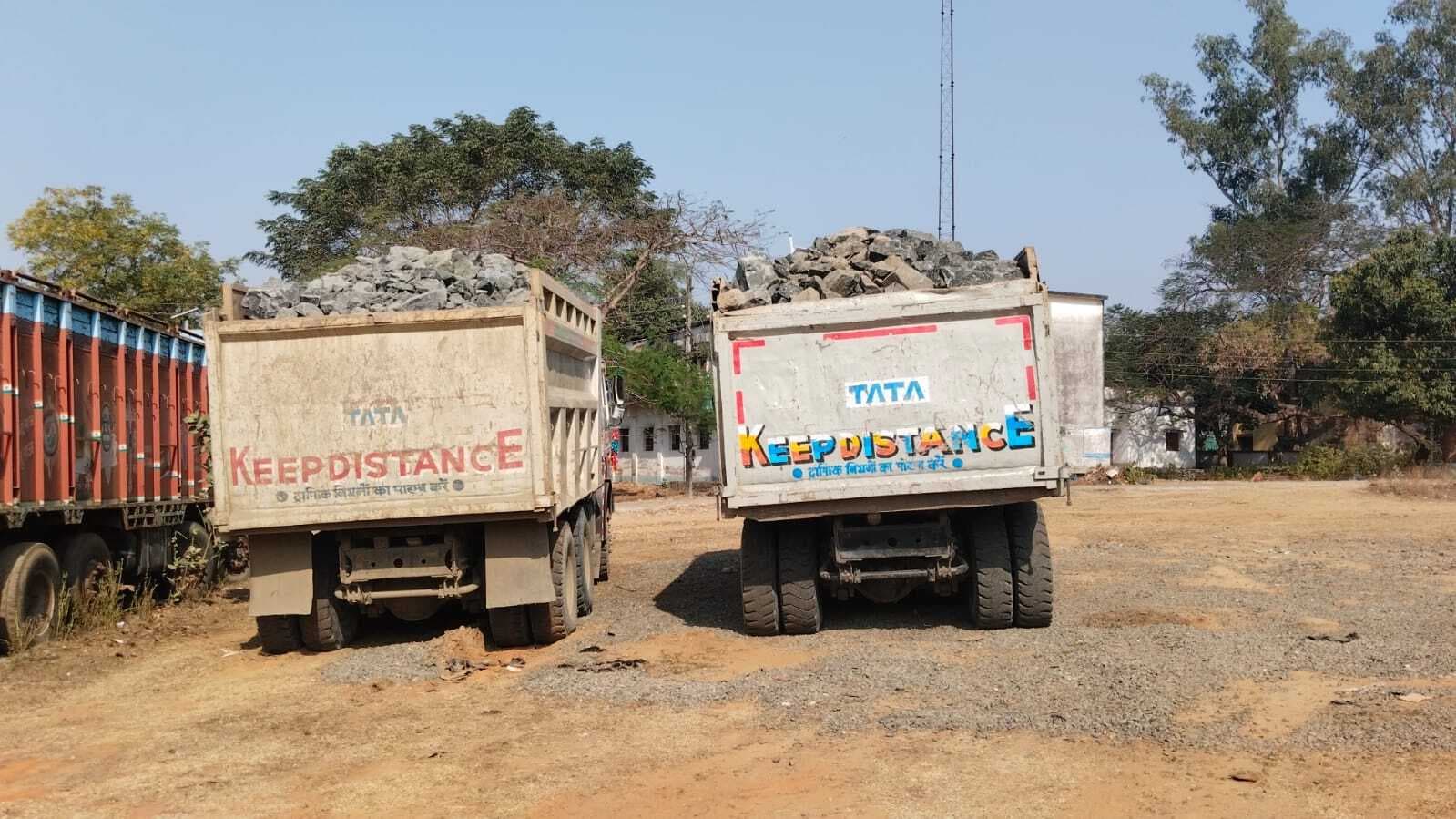 डीटीओ ने ओवरलोड व बिना कागज के छह वाहनों को किया जब्त