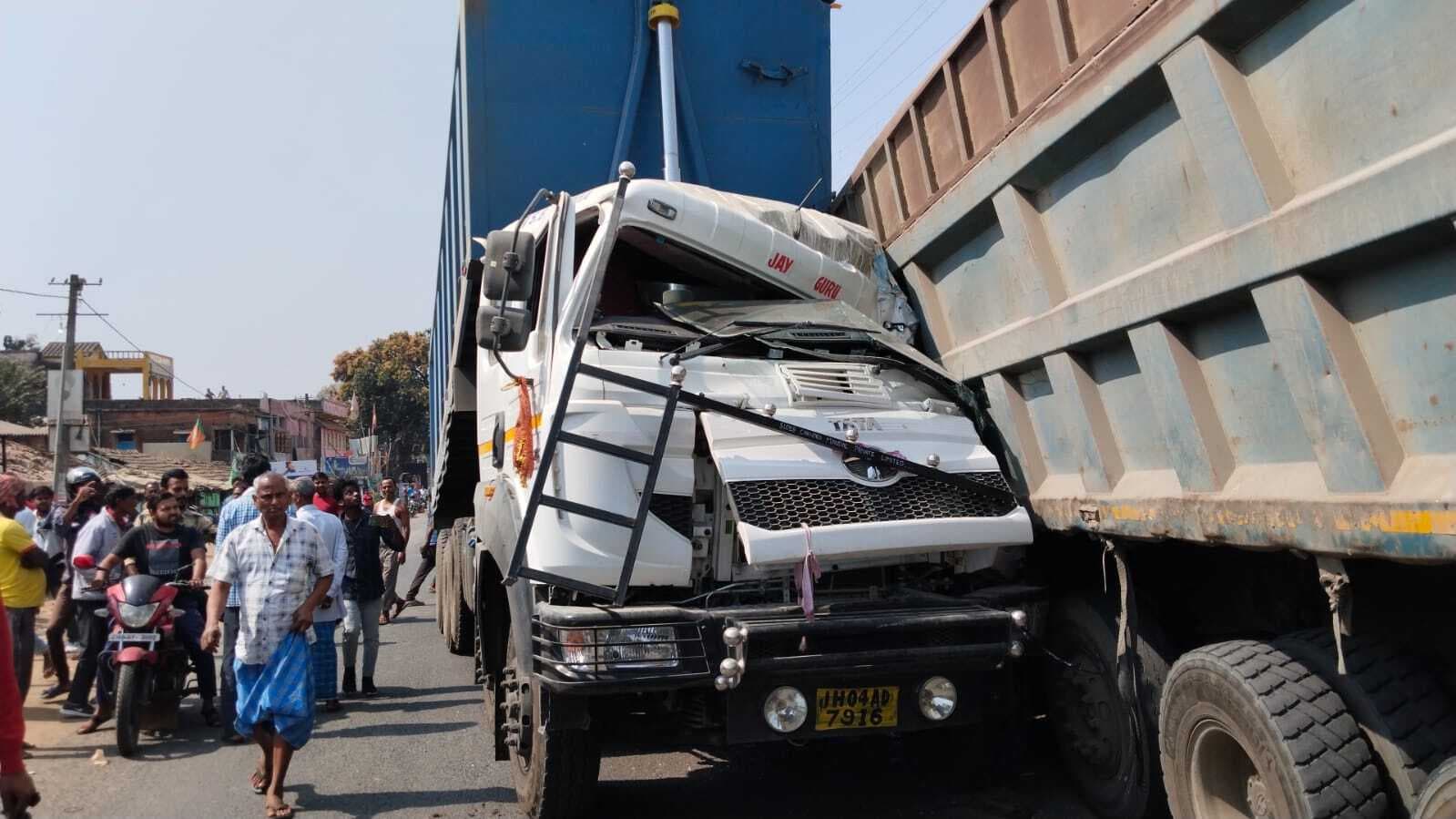 तीन गाड़ियां टकरायी, चालक व खलासी घायल