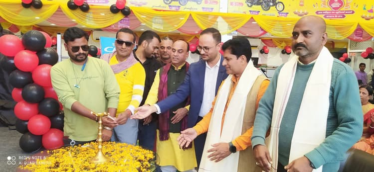 प्रकाश बजाज में चेतक इलेक्ट्रिक व पल्सर एन160 का अनावरण