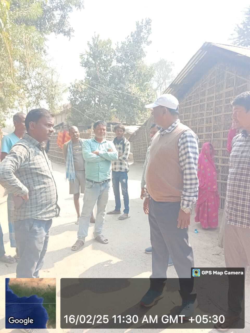 आवास सर्वेक्षण को लेकर बीडीओ ने महादलित बस्ती का किया निरीक्षण